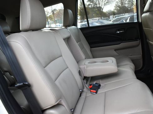 Used 2019 Honda Pilot Touring image 31