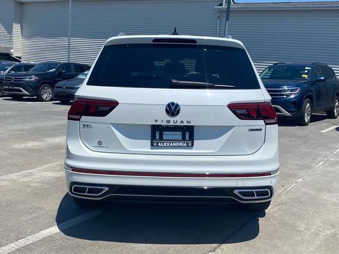 Certified 2022 Volkswagen Tiguan SEL R-Line AWD/4WD image 3