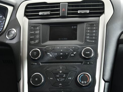 Used 2017 Ford Fusion SE image 9