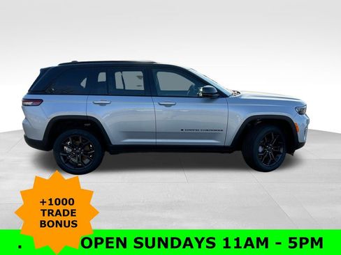 New 2025 Jeep Grand Cherokee Limited image 8