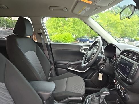 Certified 2023 Kia Soul LX FWD image 34