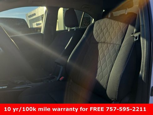 Used 2023 Toyota Corolla LE image 9