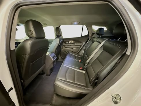 Used 2024 GMC Terrain SLT image 29