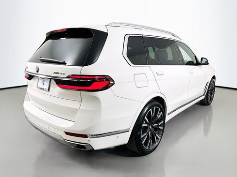 Used 2025 BMW X7 xDrive40i w/ Premium Package image 5