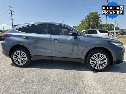Used 2022 Toyota Venza XLE AWD/4WD image 2