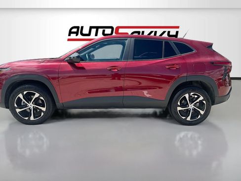 Used 2025 Chevrolet Trax RS w/ Driver Confidence Package FWD image 4