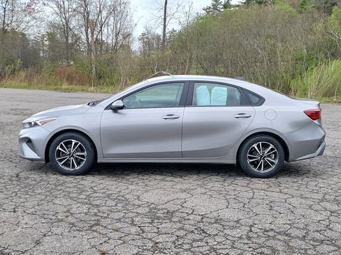Used 2023 Kia Forte LXS FWD image 8