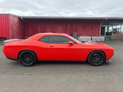 Used 2019 Dodge Challenger R/T Scat Pack w/ Shaker Package RWD image 8