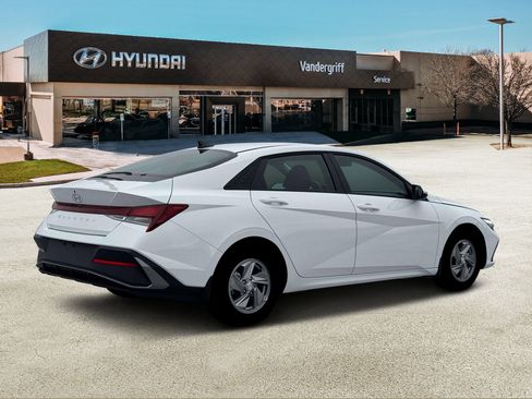 New 2026 Hyundai Elantra SE FWD image 8