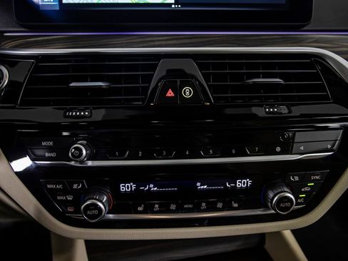 Used 2023 BMW 530e w/ Premium Package image 27