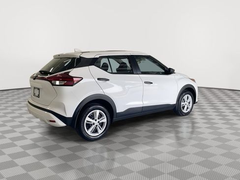 Certified 2025 Nissan Kicks Play S image 12