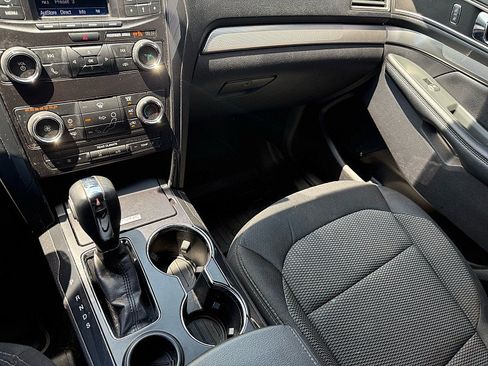 Used 2019 Ford Explorer XLT FWD image 23