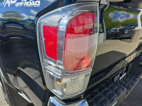 Certified 2021 Toyota Tacoma TRD Off-Road AWD/4WD image 35