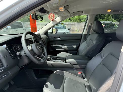 Certified 2025 Nissan Pathfinder SL AWD/4WD image 22