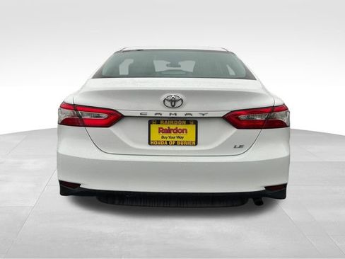 Used 2018 Toyota Camry LE image 7