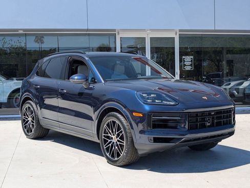 Certified 2025 Porsche Cayenne image 7