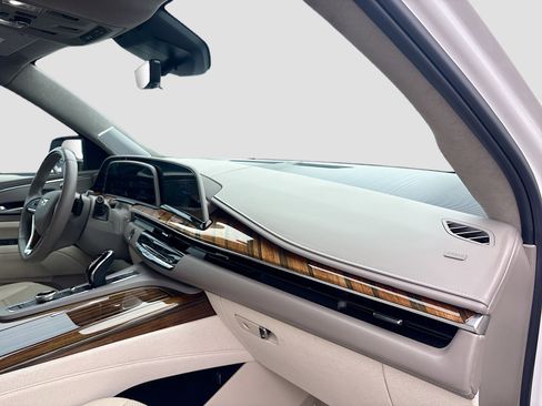 Used 2023 Cadillac Escalade ESV Sport Platinum w/ LPO, ONYX Package image 15