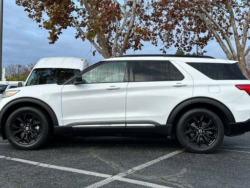 Certified 2020 Ford Explorer XLT w/ Equipment Group 202A image 8