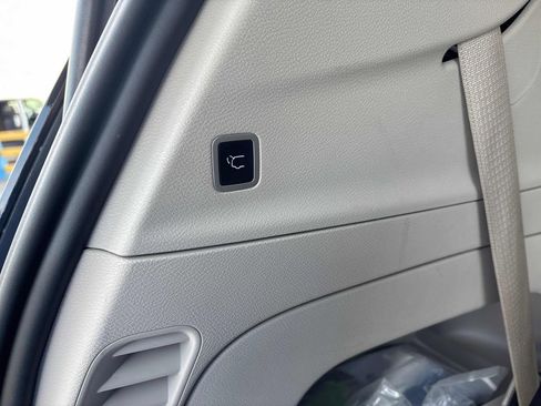 Used 2024 Chrysler Pacifica Touring-L image 49