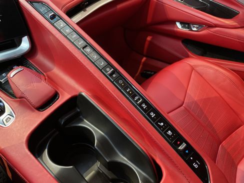 Used 2023 Chevrolet Corvette Stingray Premium Conv w/ Z51 Performance Package RWD image 33