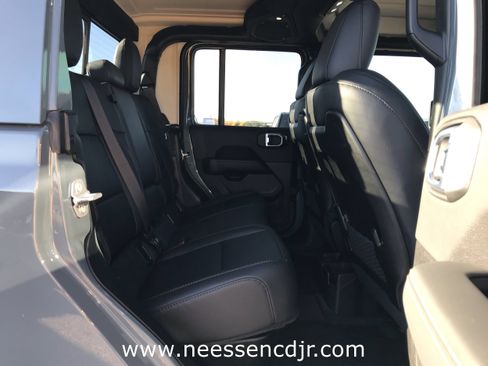 New 2025 Jeep Gladiator Sport image 12