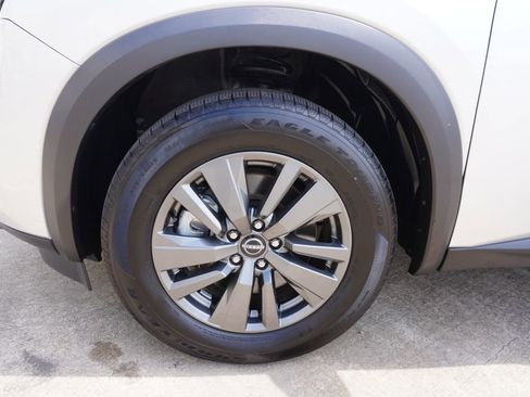 Used 2024 Nissan Pathfinder SV FWD image 27