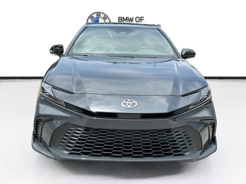 Used 2025 Toyota Camry SE w/ Convenience Package FWD image 2