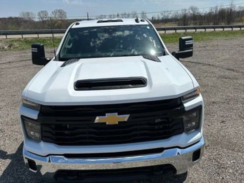 Used 2024 Chevrolet Silverado 3500 W/T AWD/4WD image 9