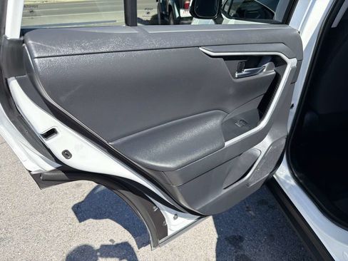 Used 2021 Toyota RAV4 XLE AWD/4WD image 12