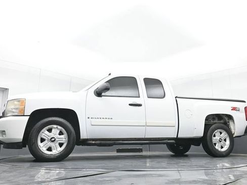 Used 2007 Chevrolet Silverado 1500 LT w/ 2LT Audio Package AWD/4WD image 34