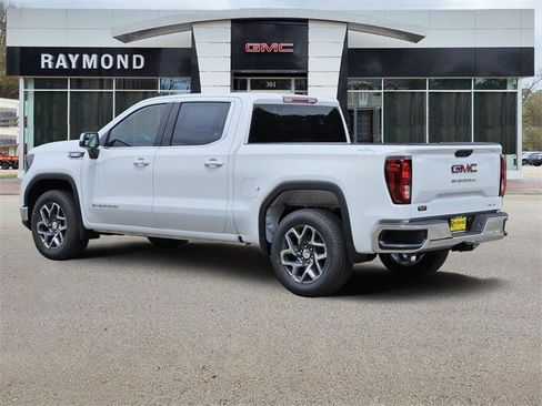 New 2025 GMC Sierra 1500 SLE image 3