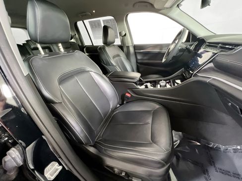 Used 2023 Jeep Grand Cherokee Limited AWD/4WD image 27
