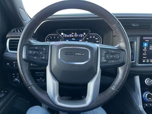 Used 2021 GMC Yukon XL Denali w/ Denali Premium Package image 28