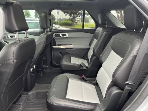 Used 2023 Ford Explorer XLT w/ Equipment Group 202A RWD image 13