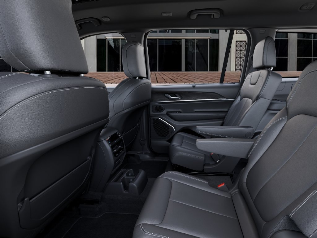 New 2026 Jeep Grand Cherokee L Limited w/ Luxury Tech Group II AWD/4WD image 23