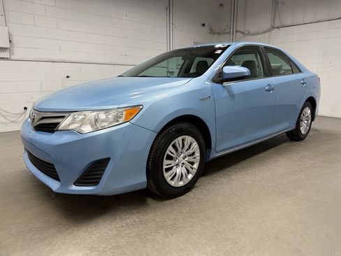 Used 2014 Toyota Camry LE FWD image 1