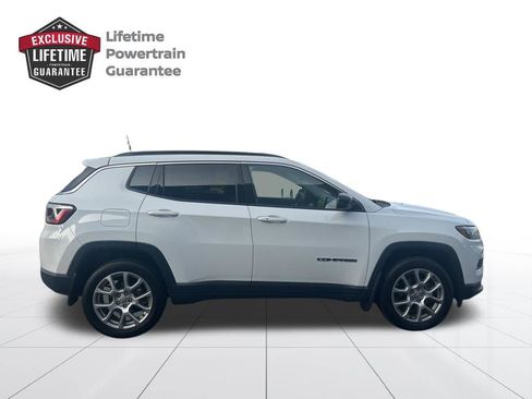 Used 2022 Jeep Compass Latitude w/ Sun and Sound Group AWD/4WD image 6