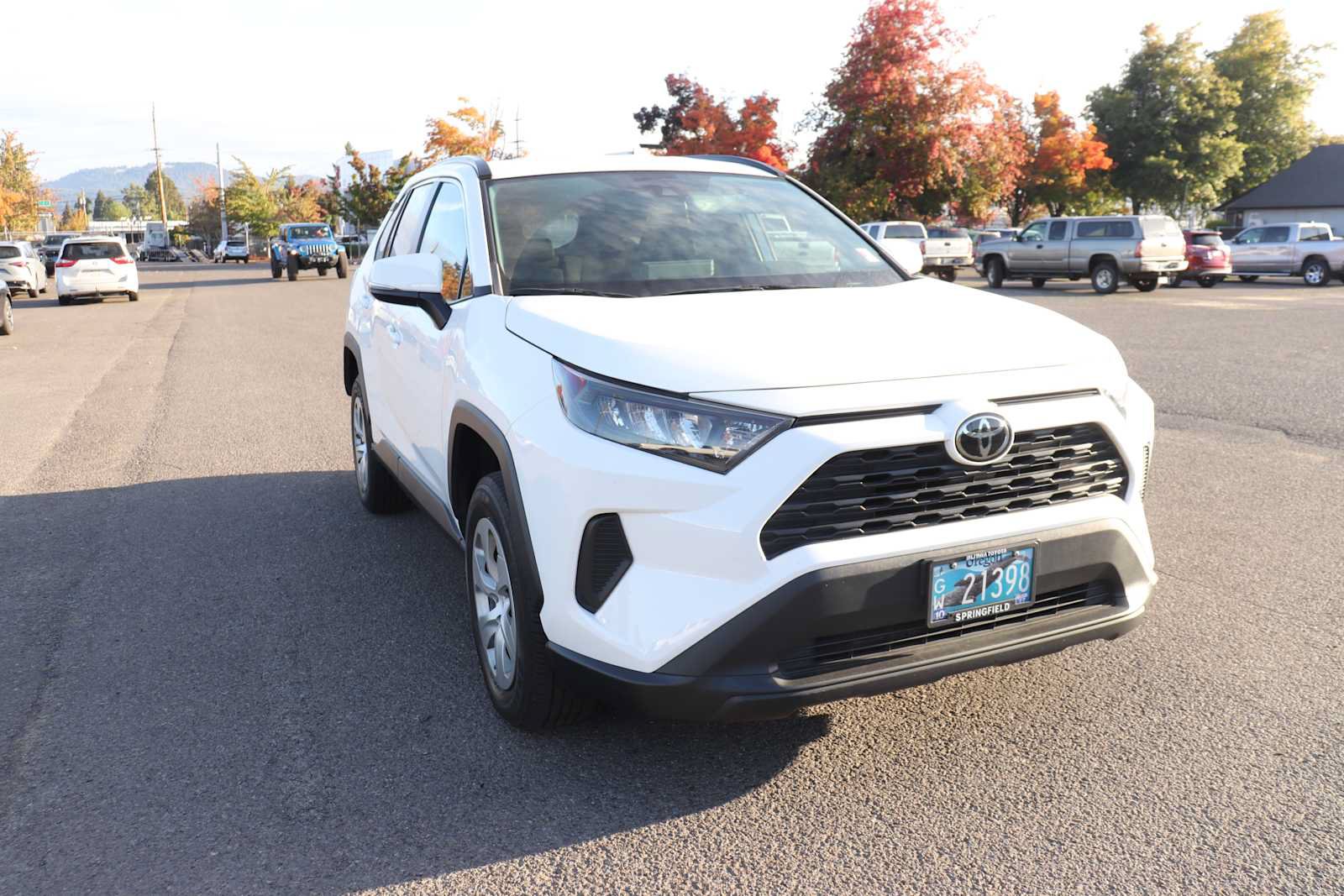 Used 2021 Toyota RAV4 LE AWD/4WD image 3