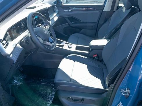 New 2026 Volkswagen Tiguan SE image 16