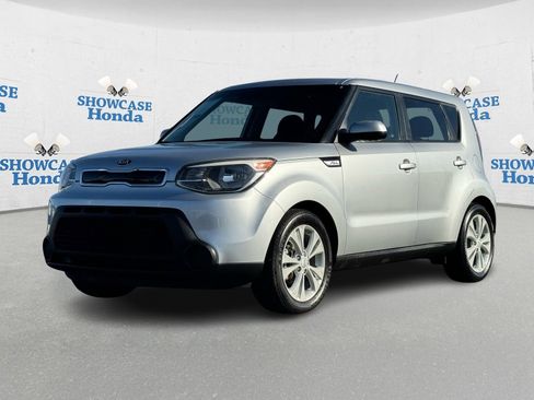 Used 2015 Kia Soul + image 2