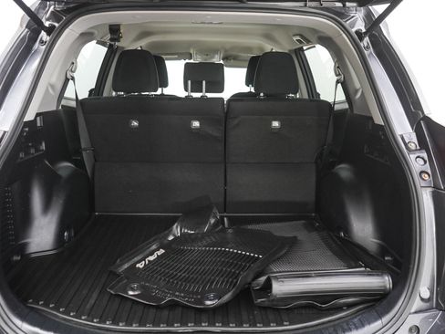 Used 2018 Toyota RAV4 LE w/ All Weather Liner Package AWD/4WD image 10