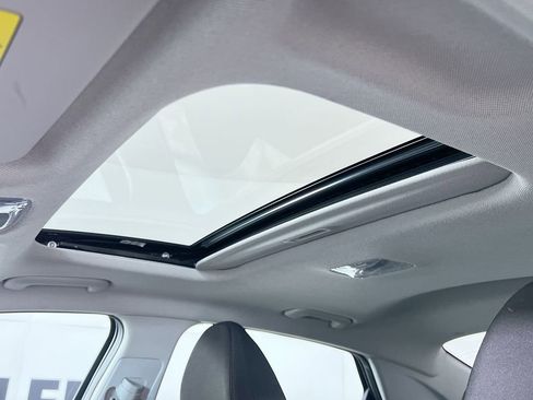 Used 2025 Hyundai Elantra SEL image 24