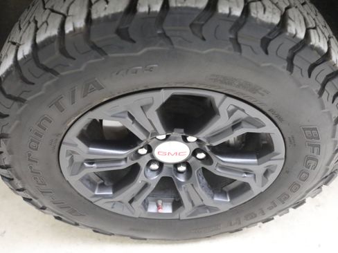 Used 2024 GMC Canyon Elevation w/ Elevation Premium Package AWD/4WD image 29