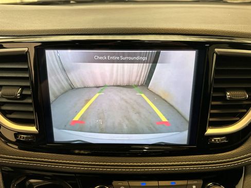 Used 2026 Chrysler Pacifica Limited FWD image 17