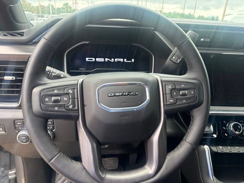 Used 2025 GMC Sierra 2500 Denali Ultimate AWD/4WD image 9
