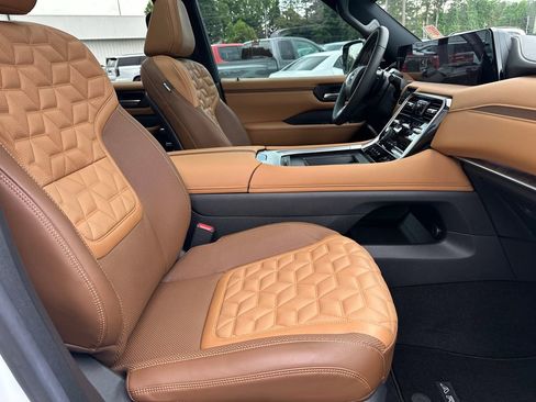 Used 2026 Nissan Armada Platinum Reserve RWD image 14