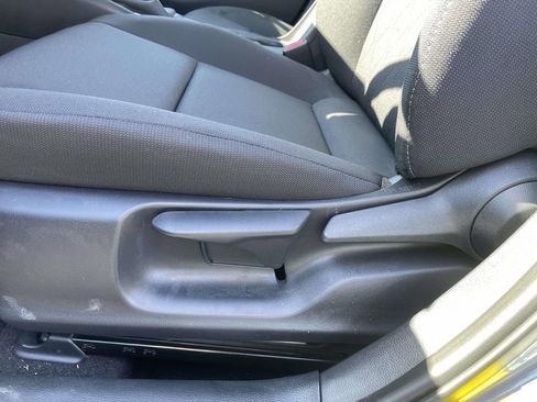 Used 2025 Toyota Corolla LE image 20