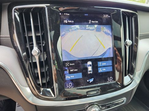 Used 2022 Volvo S60 B5 R-Design w/ Advanced Package image 24