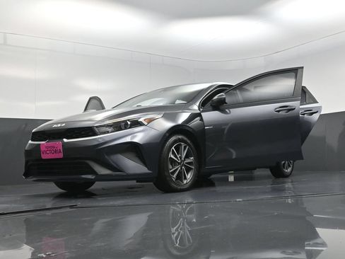 Used 2022 Kia Forte LXS FWD image 29