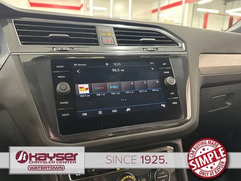 Used 2020 Volkswagen Tiguan SE R-Line AWD/4WD image 21